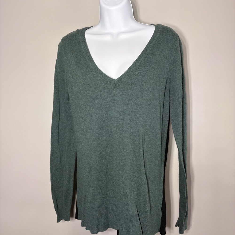 Mossimo Womens V-Neck Colorblock Sweater Green Black Knit Pullover Size Medium